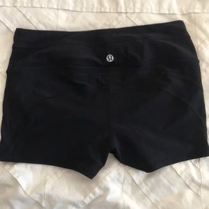 Lululemon boogie short size 6